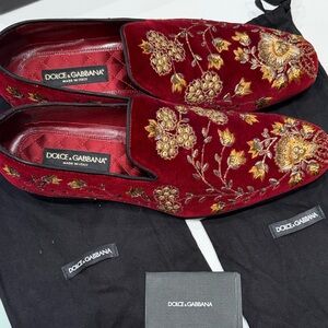 Dolce & Gabbana Men's Burgundy Velvet Embroidered Loafers